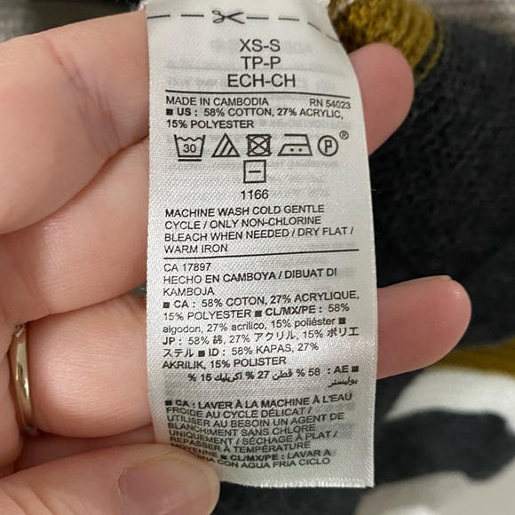 Old Navy Grey/White/Gold Knit Short Sleeve Cape - Picture 6 of 7